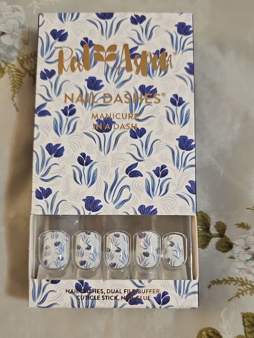 Red Aspen Nail Dashes White & Blue Floral Press-On Nails